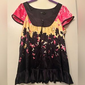 Flirty 100% silk blouse with bold floral silhouette graphics INC Size 4